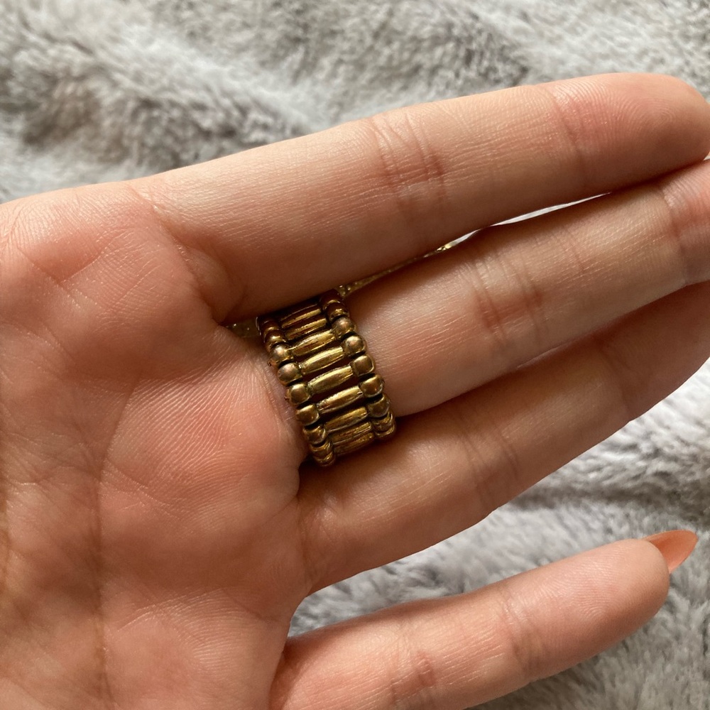 EUC Guess Stretchy Gold Ring - Picture 2 of 6